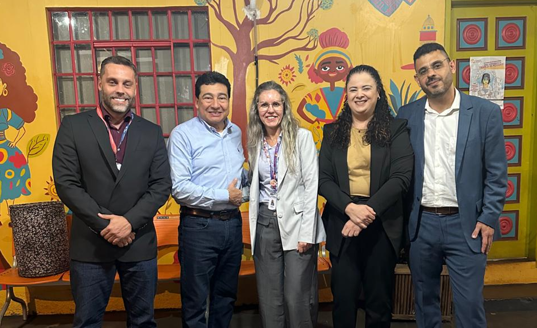 Comitiva do Sistema Fiep visita Embaixada Solidária para conhecer ações de acolhimento e empregabilidade de migrantes e refugiados