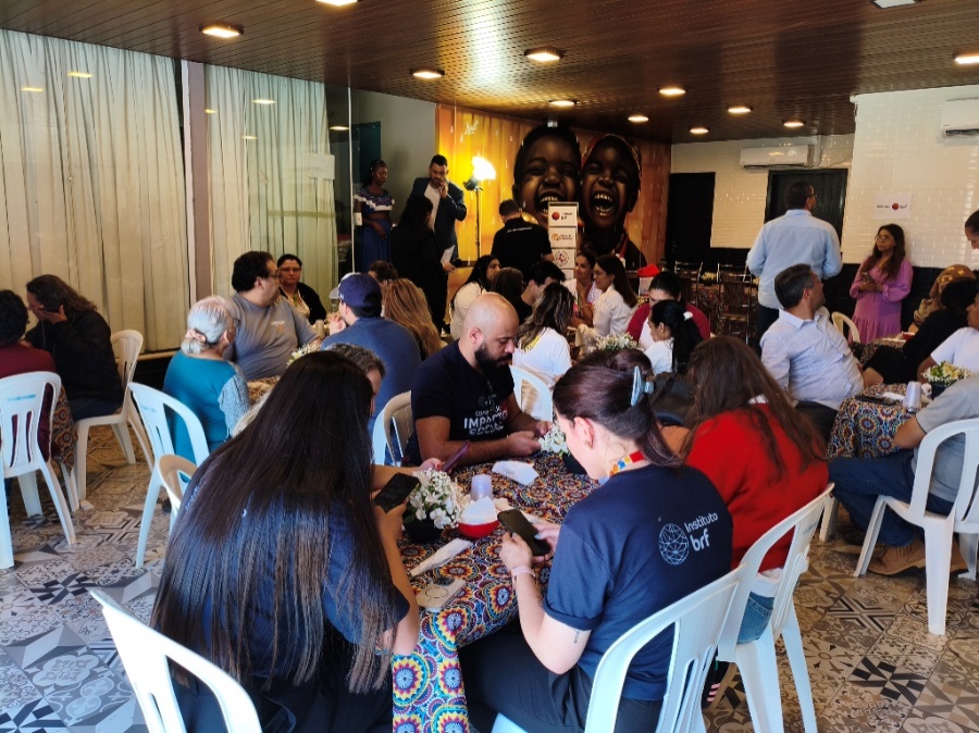Embaixada Solidária realiza Oficina de Segurança Alimentar e comemora parceria com o Instituto BRF